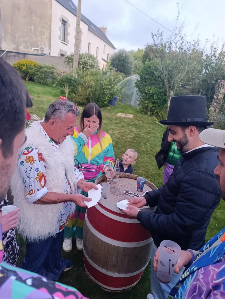 Magicien en déambulation lors d'une soirée privée à Brest